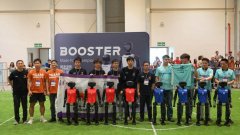 <b>进攻器人坐正在场地中圈圆弧处</b>